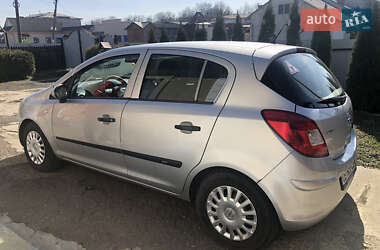 Хэтчбек Opel Corsa 2011 в 
