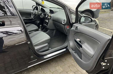 Хэтчбек Opel Corsa 2009 в 