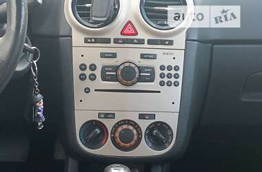 Хэтчбек Opel Corsa 2007 в 