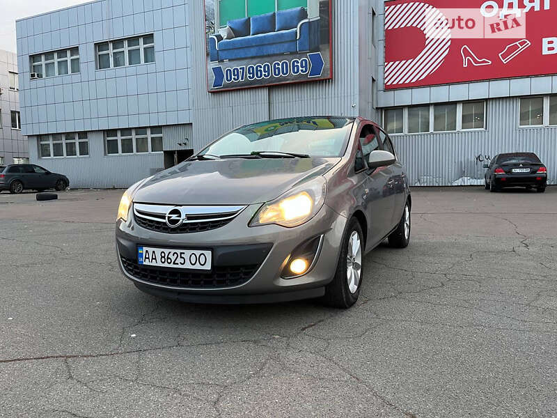 Хэтчбек Opel Corsa 2014 в Киеве