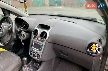 Хэтчбек Opel Corsa 2012 в Киеве