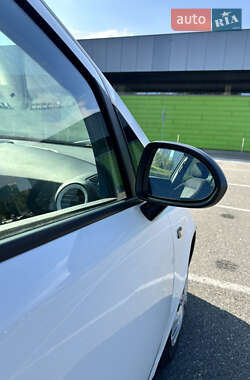 Хэтчбек Opel Corsa 2011 в 