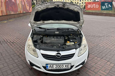 Хетчбек Opel Corsa 2009 в Кам'янському