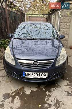 Хэтчбек Opel Corsa 2007 в 