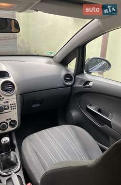 Хэтчбек Opel Corsa 2007 в 