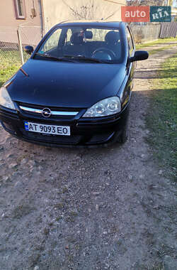 Хетчбек Opel Corsa 2005 в Долині