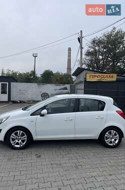 Хетчбек Opel Corsa 2013 в Чернівцях