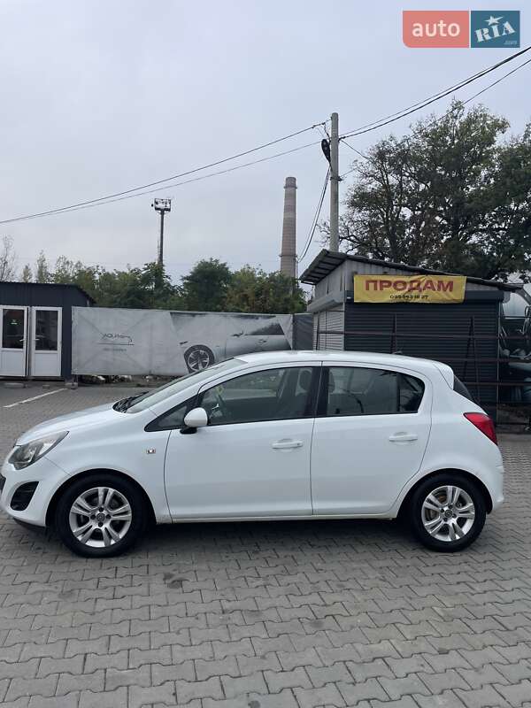 Хетчбек Opel Corsa 2013 в Чернівцях