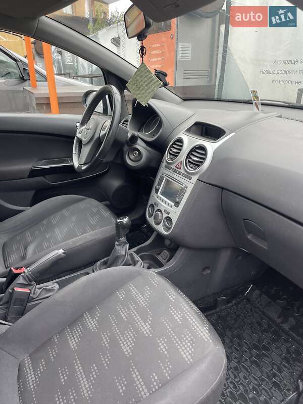 Хэтчбек Opel Corsa 2013 в Черновцах