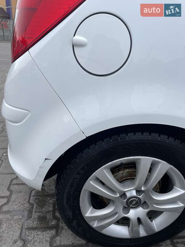 Хэтчбек Opel Corsa 2013 в Черновцах