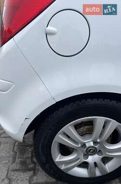 Хэтчбек Opel Corsa 2013 в 