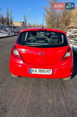 Хэтчбек Opel Corsa 2010 в 