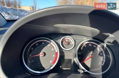 Хэтчбек Opel Corsa 2010 в 