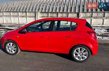 Хэтчбек Opel Corsa 2010 в 