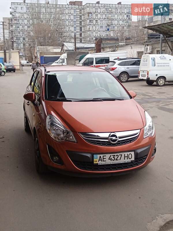 Хэтчбек Opel Corsa 2011 в Днепре