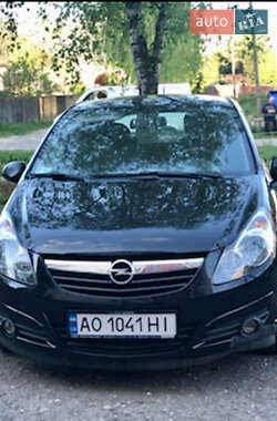 Хэтчбек Opel Corsa 2007 в 