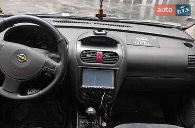 Хэтчбек Opel Corsa 2003 в 