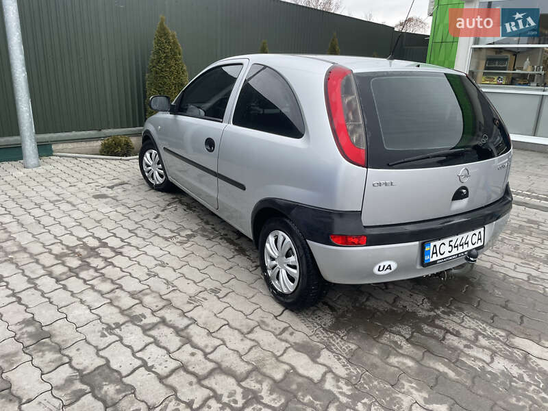 Хэтчбек Opel Corsa 2000 в Владимире