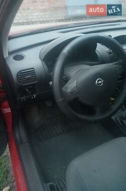Хэтчбек Opel Corsa 2003 в 