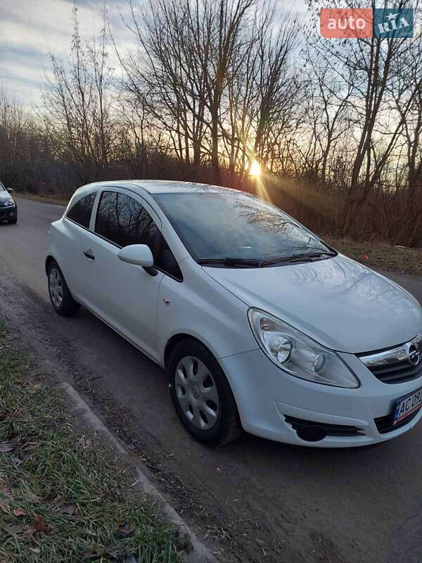 Хэтчбек Opel Corsa 2010 в Горохове