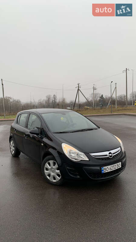 Хэтчбек Opel Corsa 2011 в 