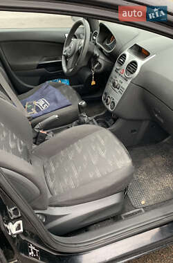 Хэтчбек Opel Corsa 2011 в 