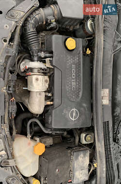 Хэтчбек Opel Corsa 2011 в 