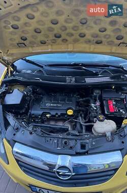 Хэтчбек Opel Corsa 2010 в 