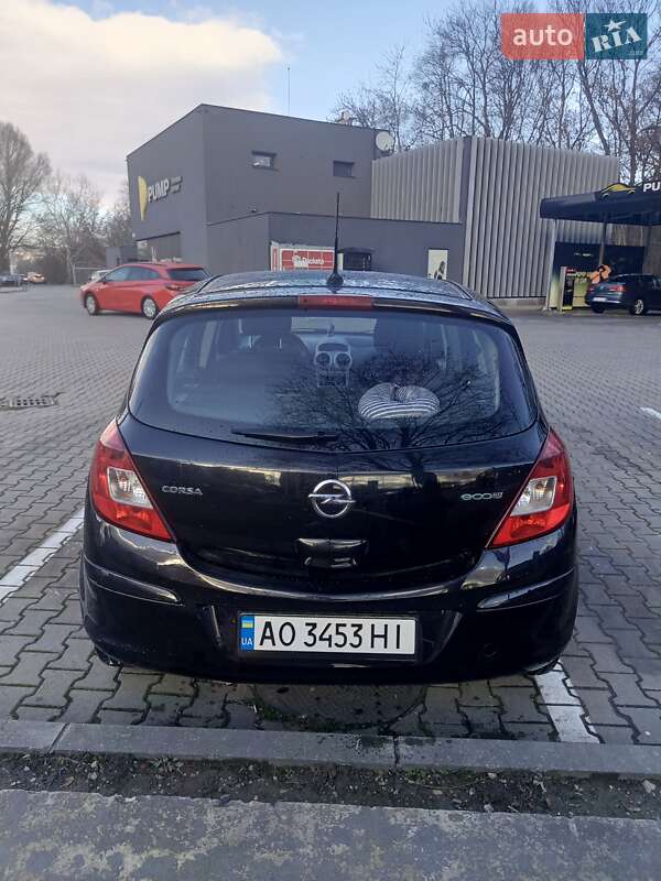 Хэтчбек Opel Corsa 2011 в Виноградове