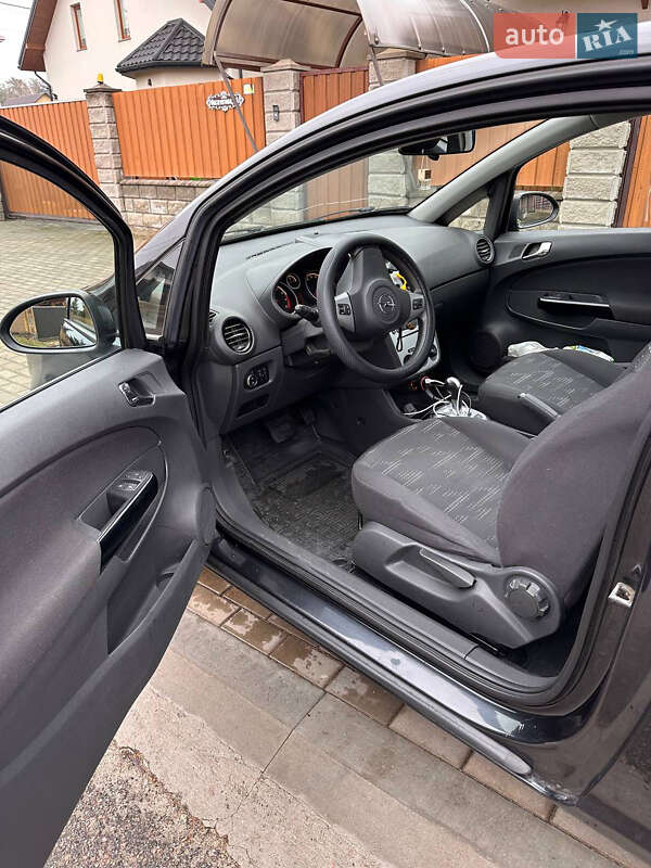 Хэтчбек Opel Corsa 2013 в Киеве