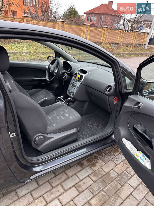 Хэтчбек Opel Corsa 2013 в Киеве