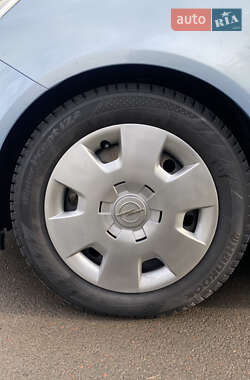 Хэтчбек Opel Corsa 2008 в 