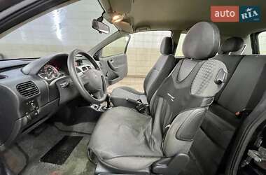 Хетчбек Opel Corsa 2003 в 