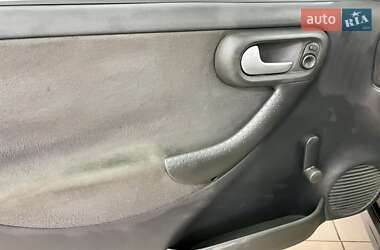 Хетчбек Opel Corsa 2003 в 