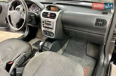 Хетчбек Opel Corsa 2003 в 