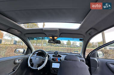 Хэтчбек Opel Corsa 2004 в 