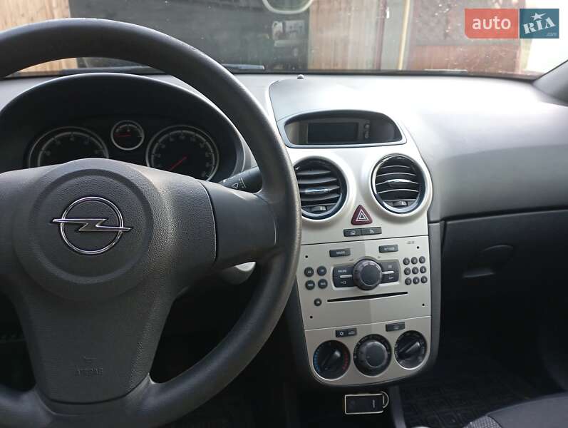 Хэтчбек Opel Corsa 2008 в Коростене