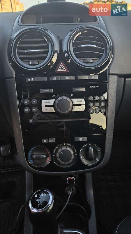 Хэтчбек Opel Corsa 2010 в Львове
