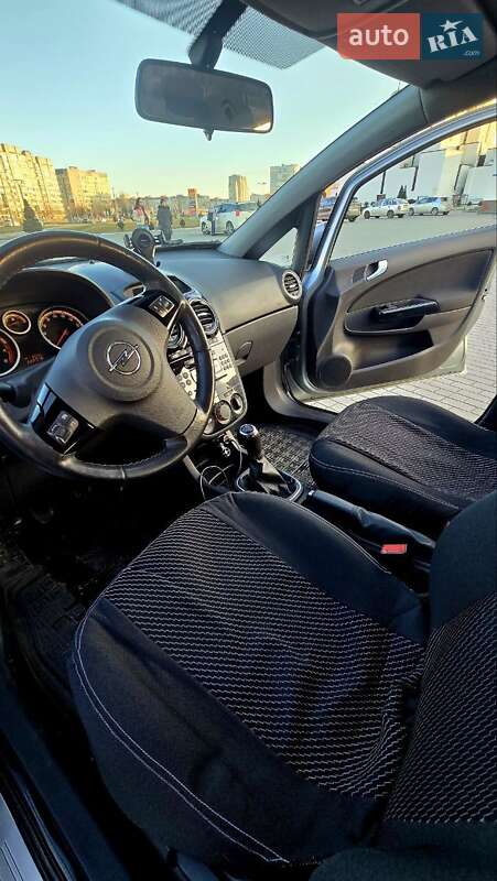 Хэтчбек Opel Corsa 2010 в Львове