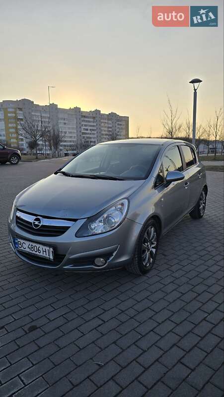 Хэтчбек Opel Corsa 2010 в Львове