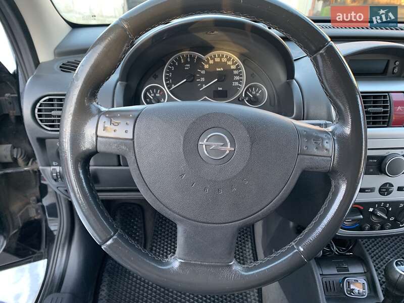 Хетчбек Opel Corsa 2005 в Луцьку