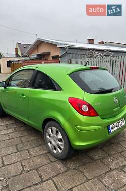 Хэтчбек Opel Corsa 2013 в 