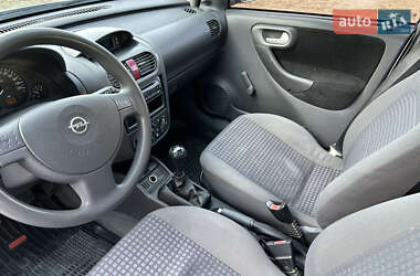 Хэтчбек Opel Corsa 2003 в 
