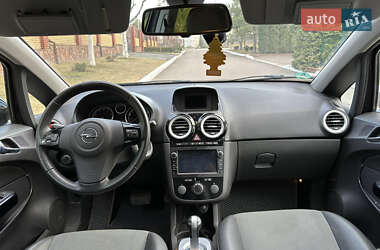 Хэтчбек Opel Corsa 2009 в 