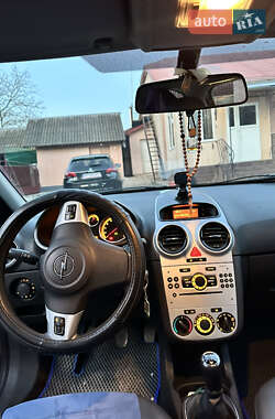 Хетчбек Opel Corsa 2009 в 