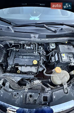 Хетчбек Opel Corsa 2009 в 