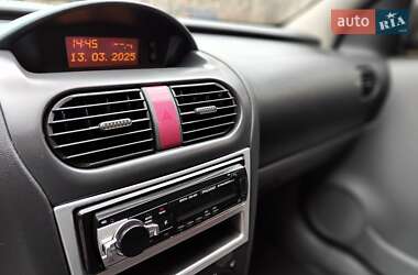 Хэтчбек Opel Corsa 2001 в Киеве