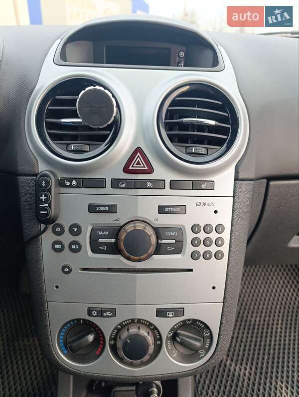 Хетчбек Opel Corsa 2012 в 