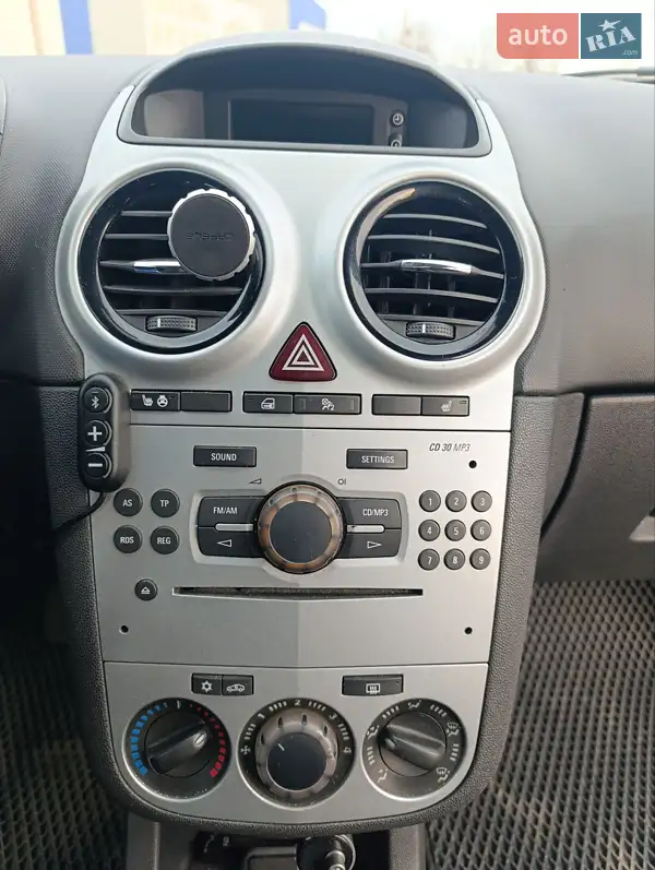 Хетчбек Opel Corsa 2012 в 