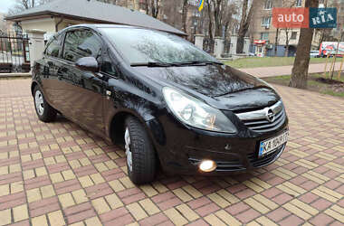 Хэтчбек Opel Corsa 2010 в Киеве